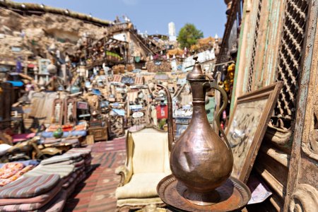 Téléchargez les photos : Célèbre café Farsha avec beaucoup de décoration antique à Sharm El Sheikh Egypte - en image libre de droit