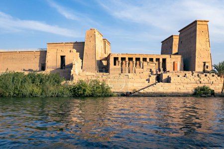 Téléchargez les photos : Temple Philae vue de la rivière Assouan Haute Egypte - en image libre de droit