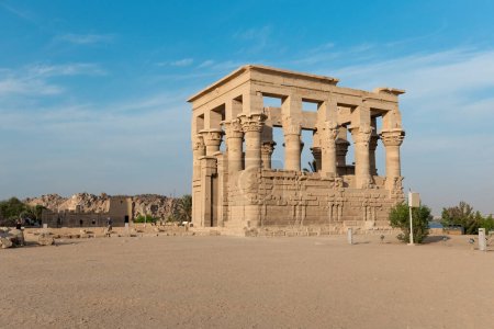 Téléchargez les photos : Kiosque de Trajan Temple Philae à Assouan Haute Egypte - en image libre de droit