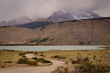 Vista del Lago Argentino desde la carretera Patagonia paisaje El Calafate