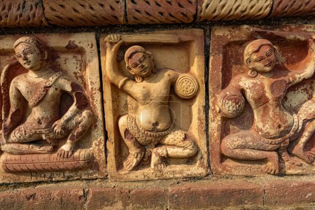 Anciens bas-reliefs au Paharpur Buddhist Vihara Museum Site du patrimoine mondial de l'Unesco à Joypurhat Bangladesh