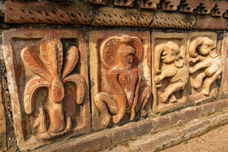 Relieves de los antiguos bajorrelieves en Paharpur Buddhist Vihara Museum Unesco Heritage site in Joypurhat Bangladesh