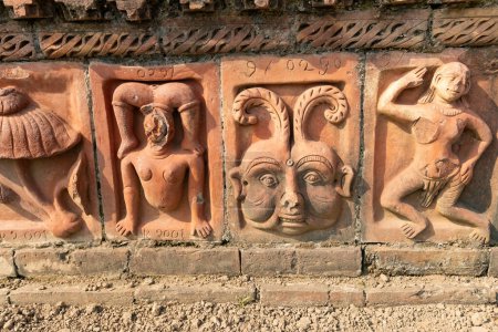 Anciens bas-reliefs au Paharpur Buddhist Vihara Museum Site du patrimoine mondial de l'Unesco à Joypurhat Bangladesh