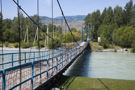 Téléchargez les photos : Pont dans les montagnes - en image libre de droit