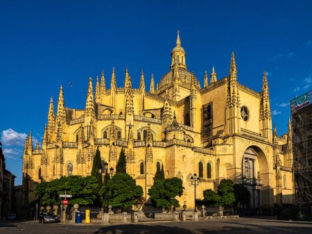 Téléchargez les photos : Catedral de Santa Maria de Segovia dans la ville historique de Segovia, Castilla y Leon, Espagne - en image libre de droit