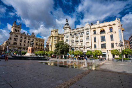 Téléchargez les photos : Cordoue, Espagne - 31 octobre 2022 : Place principale Tendillas, Plaza de las Tendillas au centre-ville de Cordoue, Andalousie, Espagne - en image libre de droit