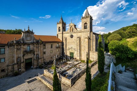 Foto de Monasterio gótico románico de Santo Estevo de Ribas de Sil, hoy Parador Nacional de Nogueira de Ramuin, Galicia, España - Imagen libre de derechos