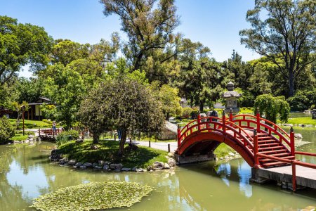 Téléchargez les photos : Le jardin japonais de Buenos Aires est un jardin public situé à Buenos Aires, en Argentine. L'un des plus grands jardins japonais au monde en dehors du Japon. - en image libre de droit