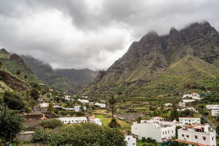 Das kleine Dorf Lomo de San Pedro auf einem Hügel auf Gran Canaria in Spanien