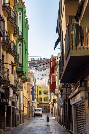 Foto de Gran Canaria, España - 22 de febrero de 2023: Calle Triana, la principal calle comercial de la capital Las Palmas de Gran Canaria. Gran Canaria, España - Imagen libre de derechos