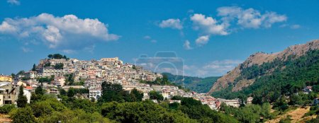 Foto de Tiriolo, típico pueblo de Aspromonte de Calabria en el sur de Italia, Europa - Imagen libre de derechos