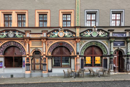 Téléchargez les photos : Weimar, Allemagne - 10 mai 2023 : Théâtre historique Im Gewolbe sur la place du marché de Weimar en Allemagne - en image libre de droit