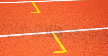Foto de Marcador de pista en pista de atletismo como fondo - Imagen libre de derechos
