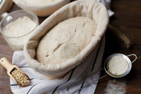 Téléchargez les photos : Faire du pain au levain artisanal fait maison - en image libre de droit