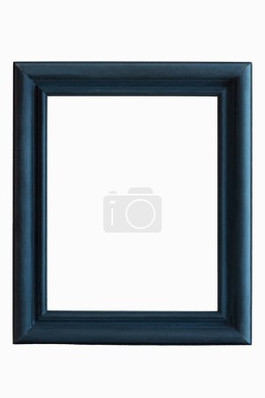 Téléchargez les photos : Cadre en bois avec tige de style italien peint bleu marine, vide, centre sans image sur fond blanc. - en image libre de droit