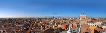 Foto de Vista panorámica de la ciudad de Módena, Emilia Romaña, Italia, ciudad turística de la Unesco, Europa - Imagen libre de derechos