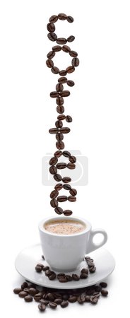 Foto de Palabra de café y taza entre los granos de café en un blanco - Imagen libre de derechos