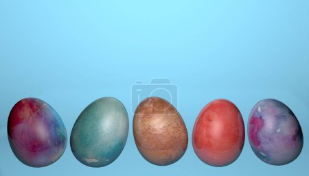 Foto de Fondo festivo con mestr para texto, para Feliz Pascua, con huevos de colores. Representación 3D de huevos de Pascua. Vacaciones cristianas. - Imagen libre de derechos