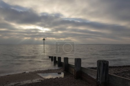 Météo orageuse à Chalkwell beach, près de Southend-on-Sea, Essex, Angleterre, Royaume-Uni