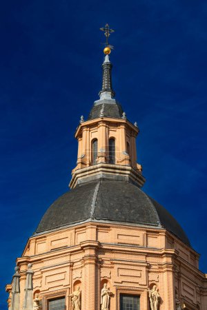 Téléchargez les photos : Église de San Francisco el Grande à Madrid, Espagne. Photo de haute qualité - en image libre de droit
