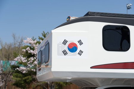 Téléchargez les photos : Drapeau sud-coréen au camping-car, Geyongju, Corée du Sud. Photo de haute qualité - en image libre de droit