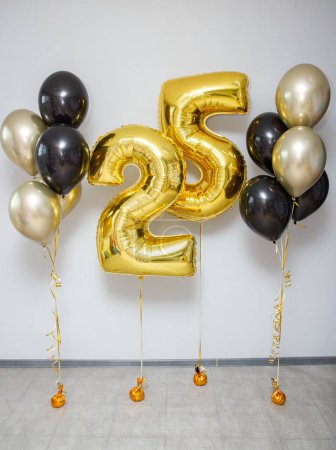 gold and black balloons, gold numbers 25