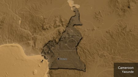 Téléchargez les photos : Gros plan de la frontière camerounaise en surbrillance avec une couverture sombre sur une carte en élévation sépia. Point capital. Bords biseautés de la forme du pays. Nom anglais du pays et de sa capitale - en image libre de droit