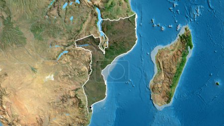Foto de Primer plano de la zona fronteriza de Mozambique destacando con una oscura superposición en un mapa satelital. Punto capital. Esquema alrededor de la forma del país. - Imagen libre de derechos