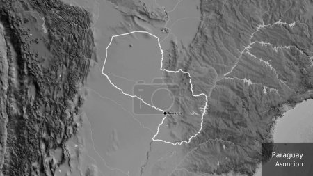 Foto de Primer plano de la zona fronteriza de Paraguay en un mapa a escala de grises. Punto capital. Esquema alrededor de la forma del país. Nombre inglés del país y su capital - Imagen libre de derechos