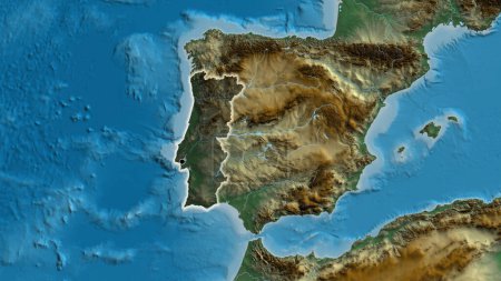 Téléchargez les photos : Gros plan de la zone frontalière du Portugal en surbrillance avec une superposition sombre sur une carte en relief. Point capital. Lueur autour de la forme du pays. - en image libre de droit