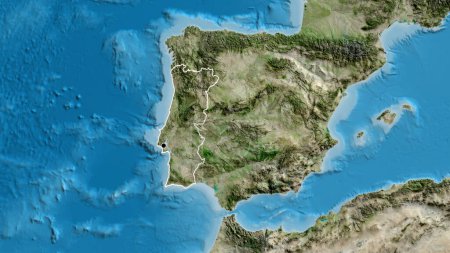 Téléchargez les photos : Gros plan de la frontière portugaise sur une carte satellite. Point capital. contour autour de la forme du pays. - en image libre de droit