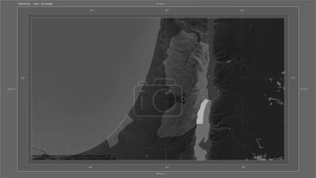 Téléchargez les photos : Palestine mise en évidence sur une carte d'altitude en niveaux de gris avec carte des lacs et rivières avec le point de la capitale du pays, grille cartographique, échelle de distance et coordonnées de la frontière de la carte - en image libre de droit