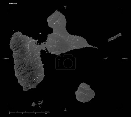 Téléchargez les photos : Forme d'une carte d'altitude en niveaux de gris avec lacs et rivières de la Guadeloupe, avec échelle de distance et coordonnées de frontière de carte, isolé sur noir - en image libre de droit