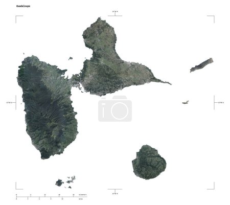 Téléchargez les photos : Forme d'une carte satellite haute résolution de la Guadeloupe, avec échelle de distance et coordonnées de frontière de carte, isolé sur blanc - en image libre de droit
