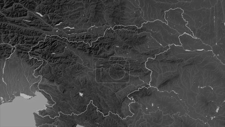 Téléchargez les photos : Slovénie tracée sur une carte d'altitude en niveaux de gris avec lacs et rivières - en image libre de droit