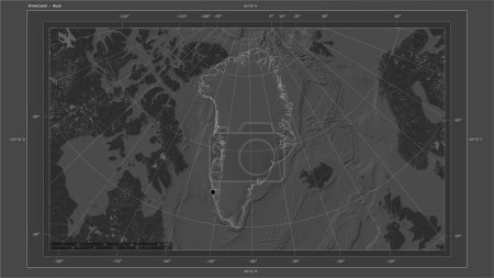 Foto de Groenlandia destaca en un mapa de elevación de Bilevel con lagos y ríos mapa con el punto capital del país, cuadrícula cartográfica, escala de distancia y coordenadas de frontera mapa - Imagen libre de derechos