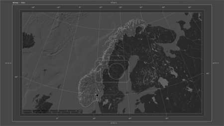 Foto de Noruega destaca en un mapa de elevación de Bilevel con lagos y ríos mapa con el punto capital del país, cuadrícula cartográfica, escala de distancia y coordenadas de frontera mapa - Imagen libre de derechos