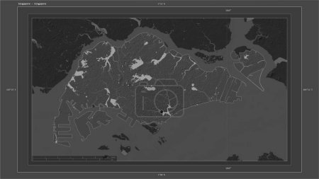 Foto de Singapur destaca en un mapa de elevación de Bilevel con lagos y ríos mapa con el punto capital del país, cuadrícula cartográfica, escala de distancia y coordenadas de frontera mapa - Imagen libre de derechos