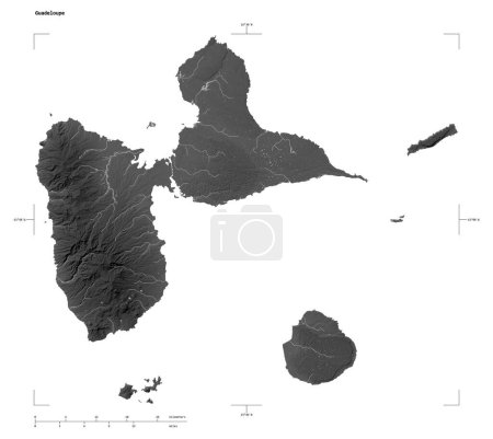 Téléchargez les photos : Forme d'une carte d'altitude en niveaux de gris avec lacs et rivières de la Guadeloupe, avec échelle de distance et coordonnées de frontière de carte, isolé sur blanc - en image libre de droit