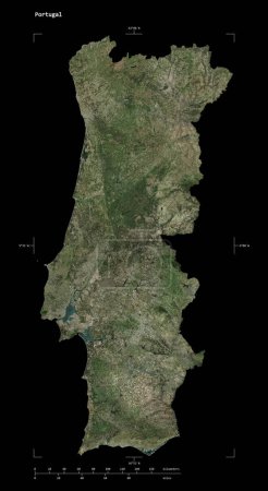 Form einer hochauflösenden Satellitenkarte von Portugal, mit Entfernungsmaßstab und Kartengrenzkoordinaten, isoliert auf schwarz