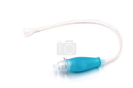 Téléchargez les photos : Aspirateur nasal pour enfants avec tube sur fond blanc - en image libre de droit