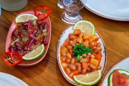 Téléchargez les photos : Apéritif nourriture turque cuisine turque nourriture - en image libre de droit