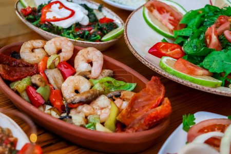 Téléchargez les photos : Apéritif nourriture turque cuisine turque nourriture - en image libre de droit
