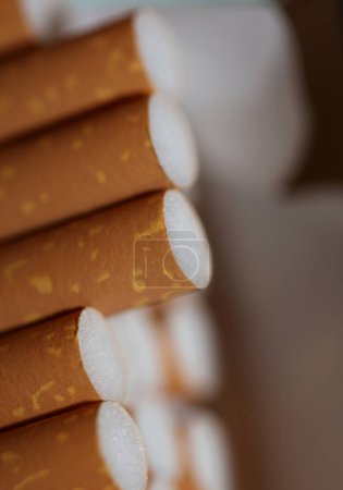 Foto de Número de cigarrillos aislado tabaco peligro primer plano dejar de fumar dejar de fumar cigarrillo mal hábito adicto a la nicotina de gran tamaño de alta calidad impresiones instantáneas - Imagen libre de derechos