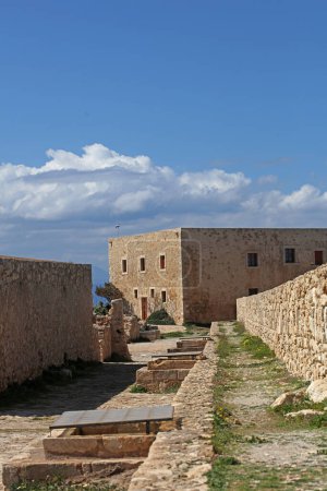 Fortezza forteresse château en Crète île de Rethimno vacances explorer les anciens monuments de la ville de pierre fermer l'été fond carnaval saison de haute qualité grandes impressions