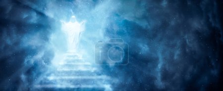 Foto de Jesucristo en la escalera en las nubes con luz brillante - Ascensión y retorno del concepto de Cristo - Imagen libre de derechos