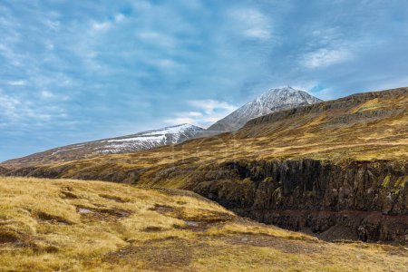 Foto de Autumn inland landscape of Western Iceland - Imagen libre de derechos