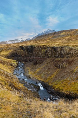 Foto de Autumn inland landscape of Western Iceland - Imagen libre de derechos