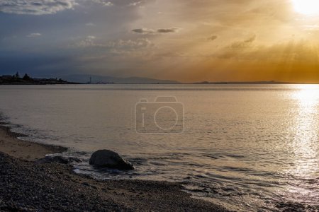 Téléchargez les photos : Coucher de soleil sur la mer depuis Rometta, Sicile, Italie - en image libre de droit