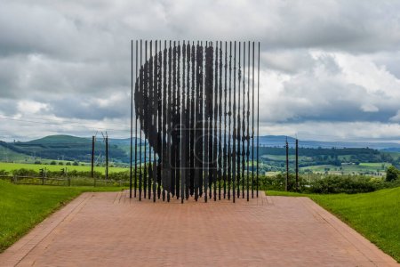 Foto de Nelson Mandela capture site , steel statue in Howick midlands KwaZulu Natal - Imagen libre de derechos